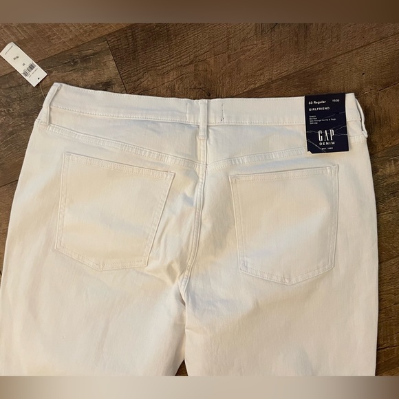 NWT! Gap Girlfiend Jean in White. Size 16/33. - Picture 7 of 12